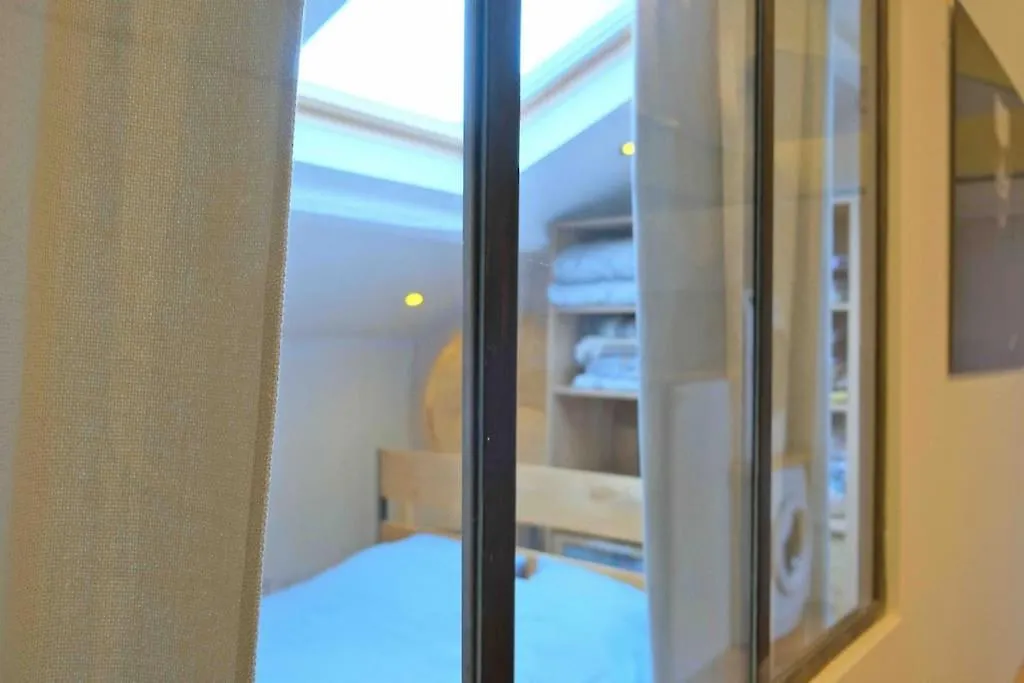 Grand Appartement T2 Au Calme Avec Place De Parking Privative Aix-en-Provence Apartment