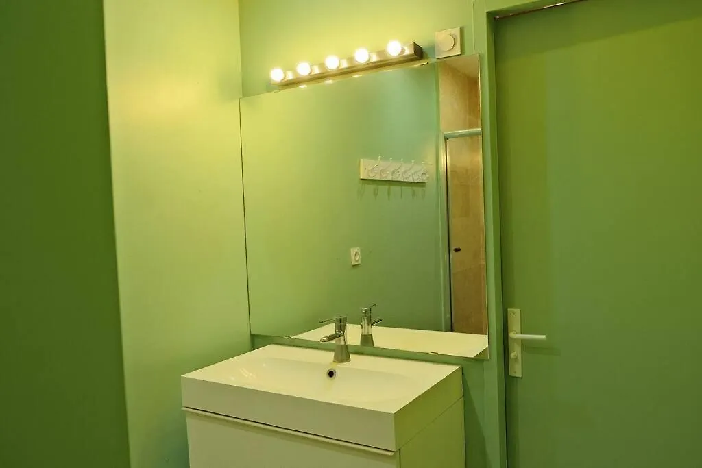 Grand Appartement T2 Au Calme Avec Place De Parking Privative Aix-en-Provence France
